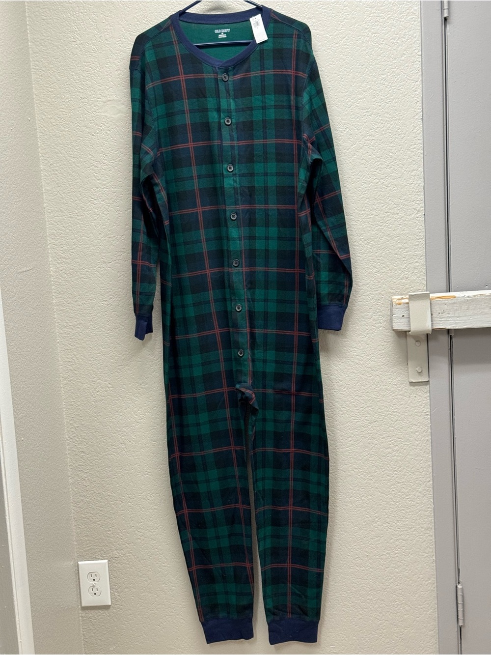 Old Navy Green and Navy Plaid One-Piece Pajama unisex Pit 25”, Length 63 NWT